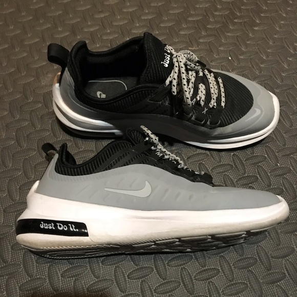 nike axis se